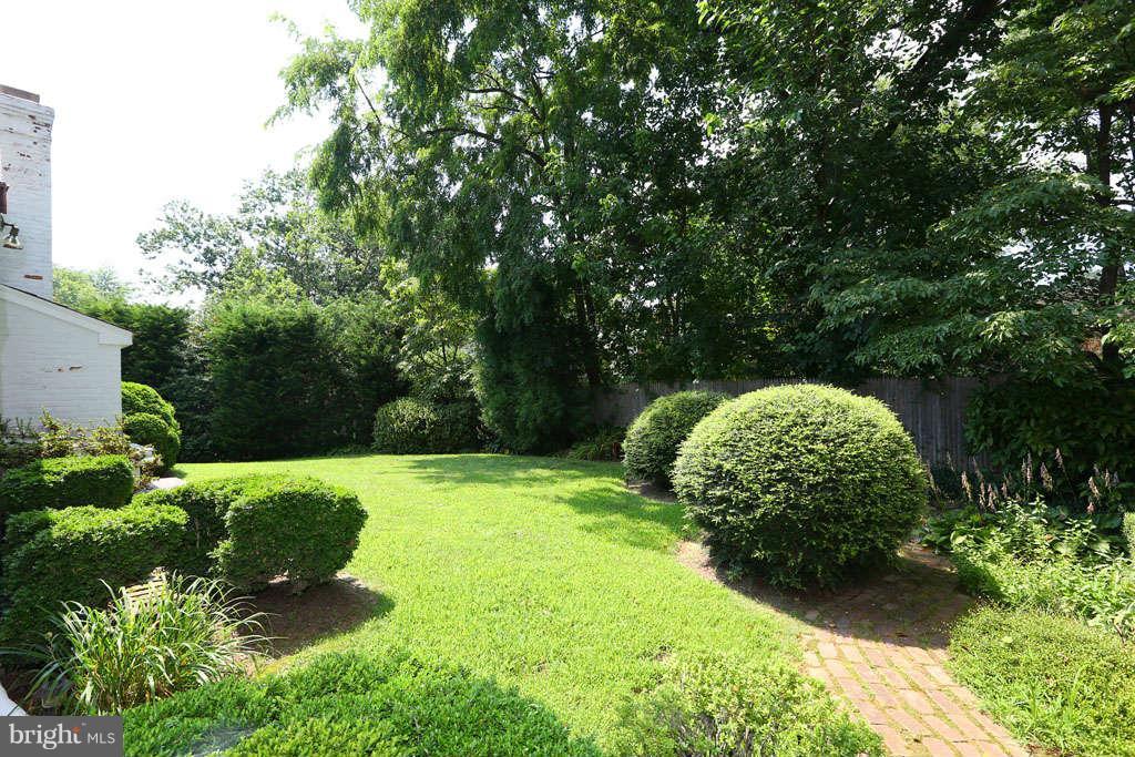 5200 Westport Road Chevy Chase, MD 20815 - Photo 28 of 29 Exterior Rear
