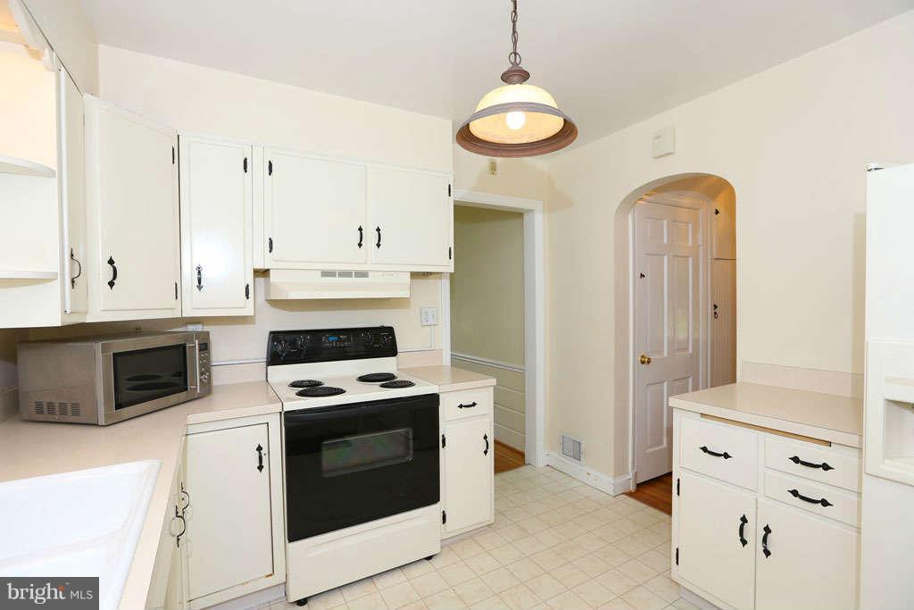 5200 Westport Road Chevy Chase, MD 20815 - Photo 9 of 29 Kitchen