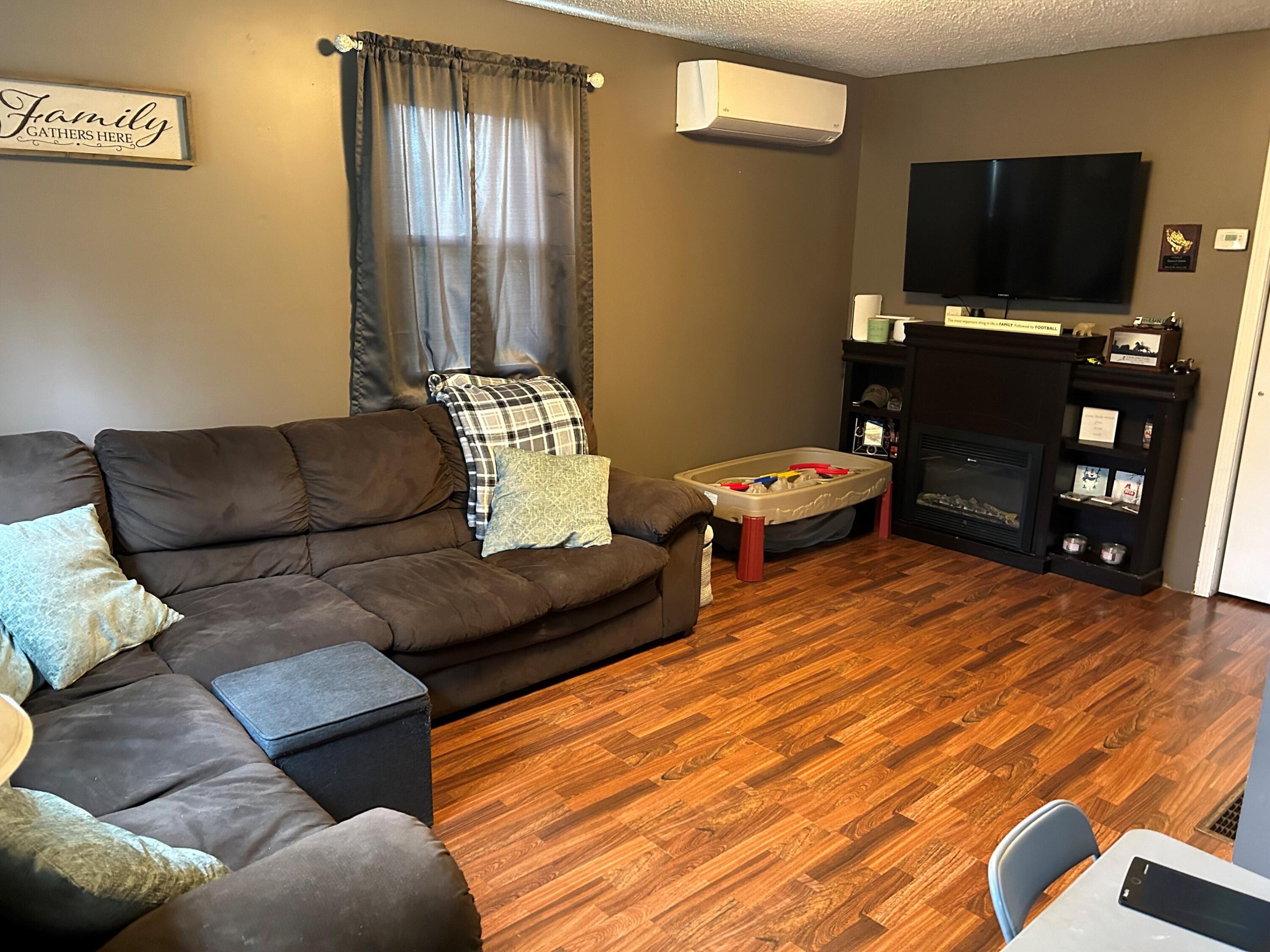 180 South Reynolds Road Winslow, ME 04901 - Photo 7 of 13 Living Room