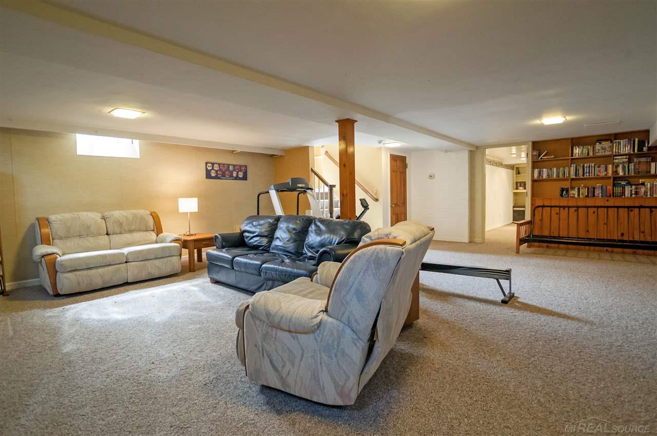 294 Stephens Road Grosse Pointe, MI 48236 - Photo 31 of 42 31317567-30.JPG