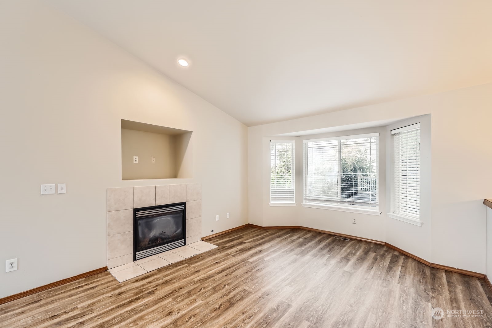 7426 Upper Ridge Road Everett, WA 98203 - Photo 3 of 21