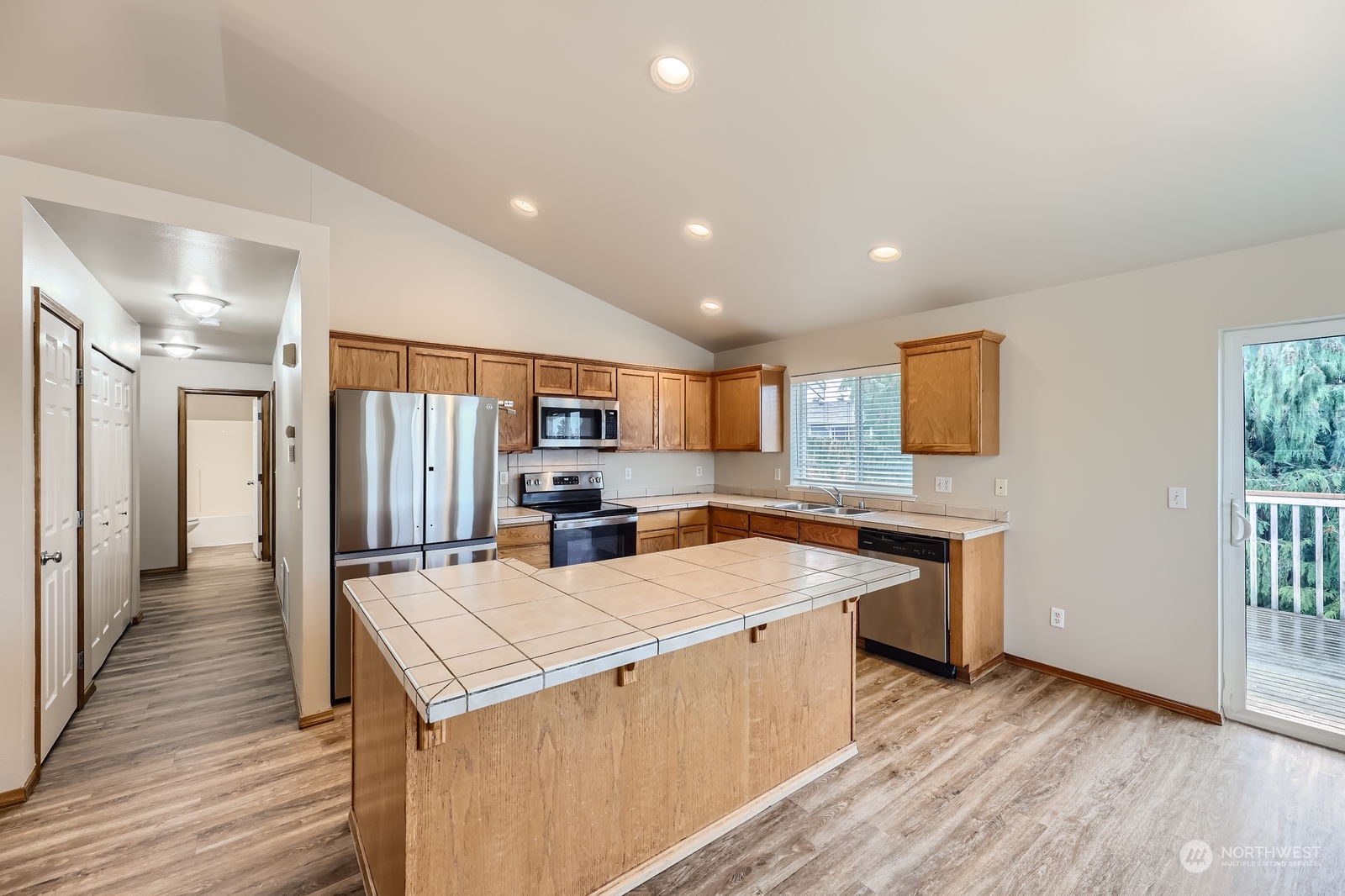 7426 Upper Ridge Road Everett, WA 98203 - Photo 5 of 21