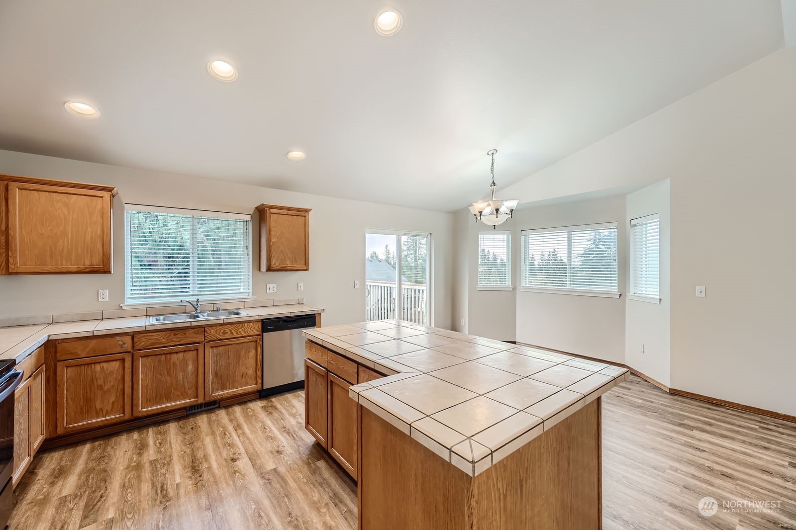 7426 Upper Ridge Road Everett, WA 98203 - Photo 7 of 21