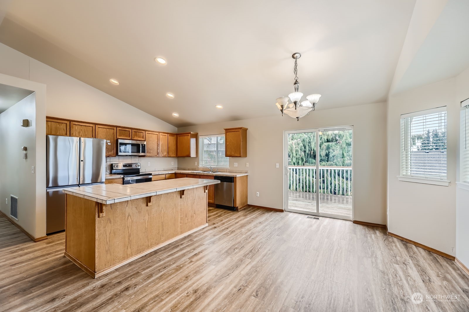 7426 Upper Ridge Road Everett, WA 98203 - Photo 8 of 21