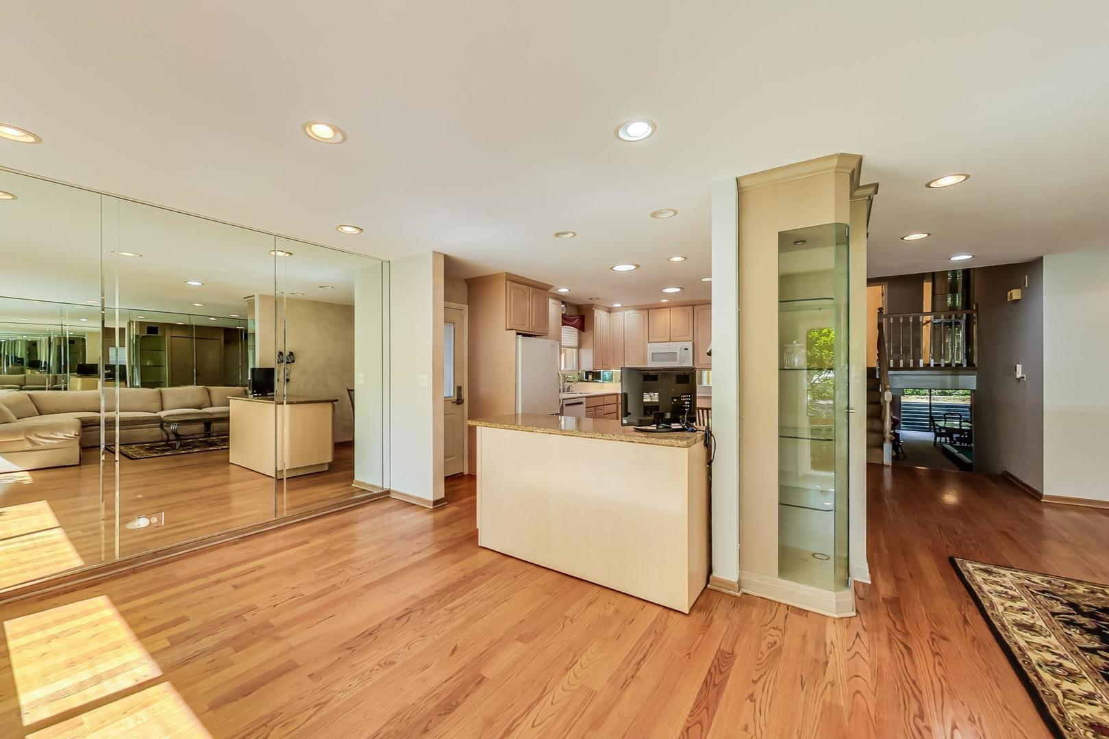 922 Leamington Avenue Glenview, IL 60025 - Photo 4 of 34