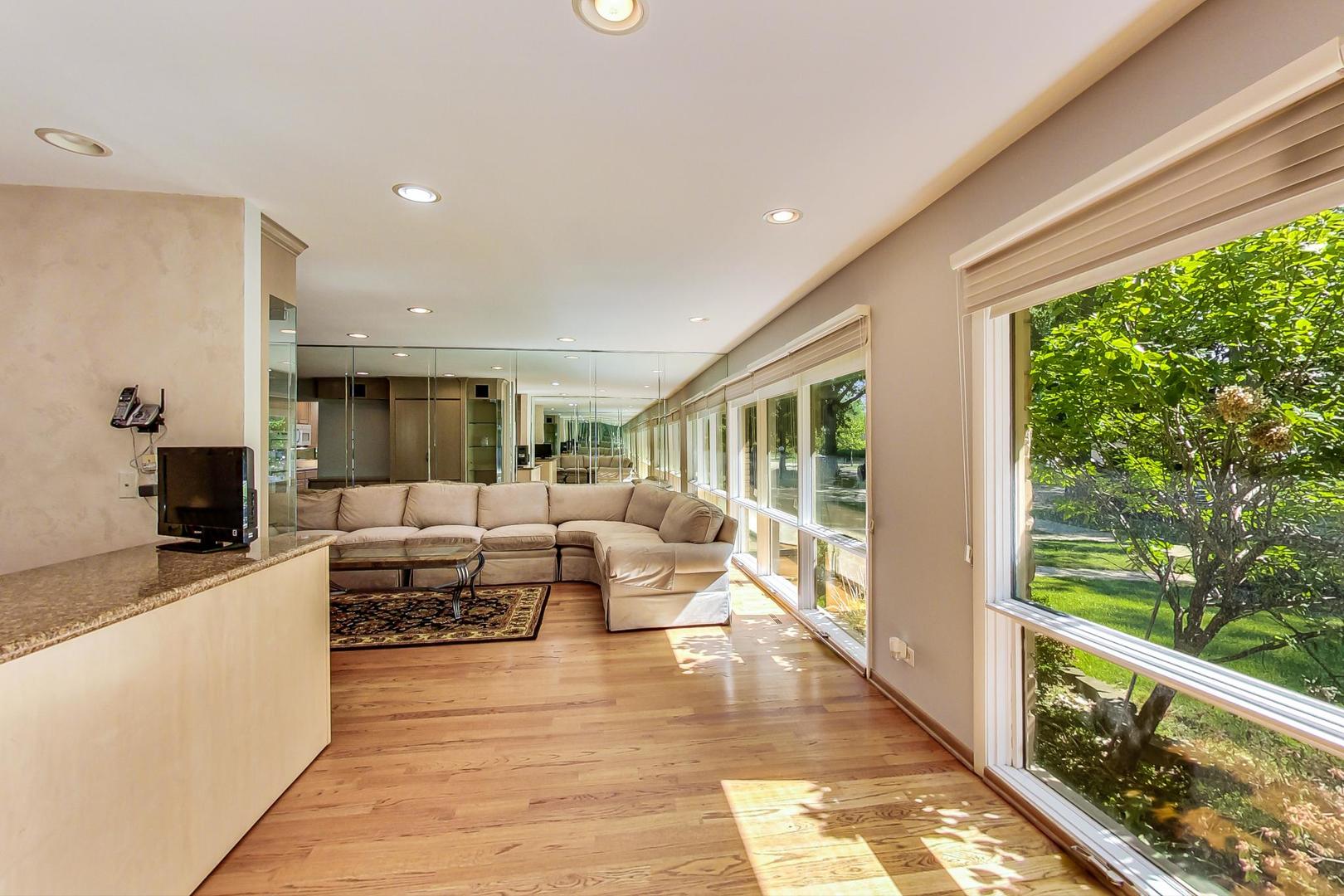 922 Leamington Avenue Glenview, IL 60025 - Photo 5 of 34