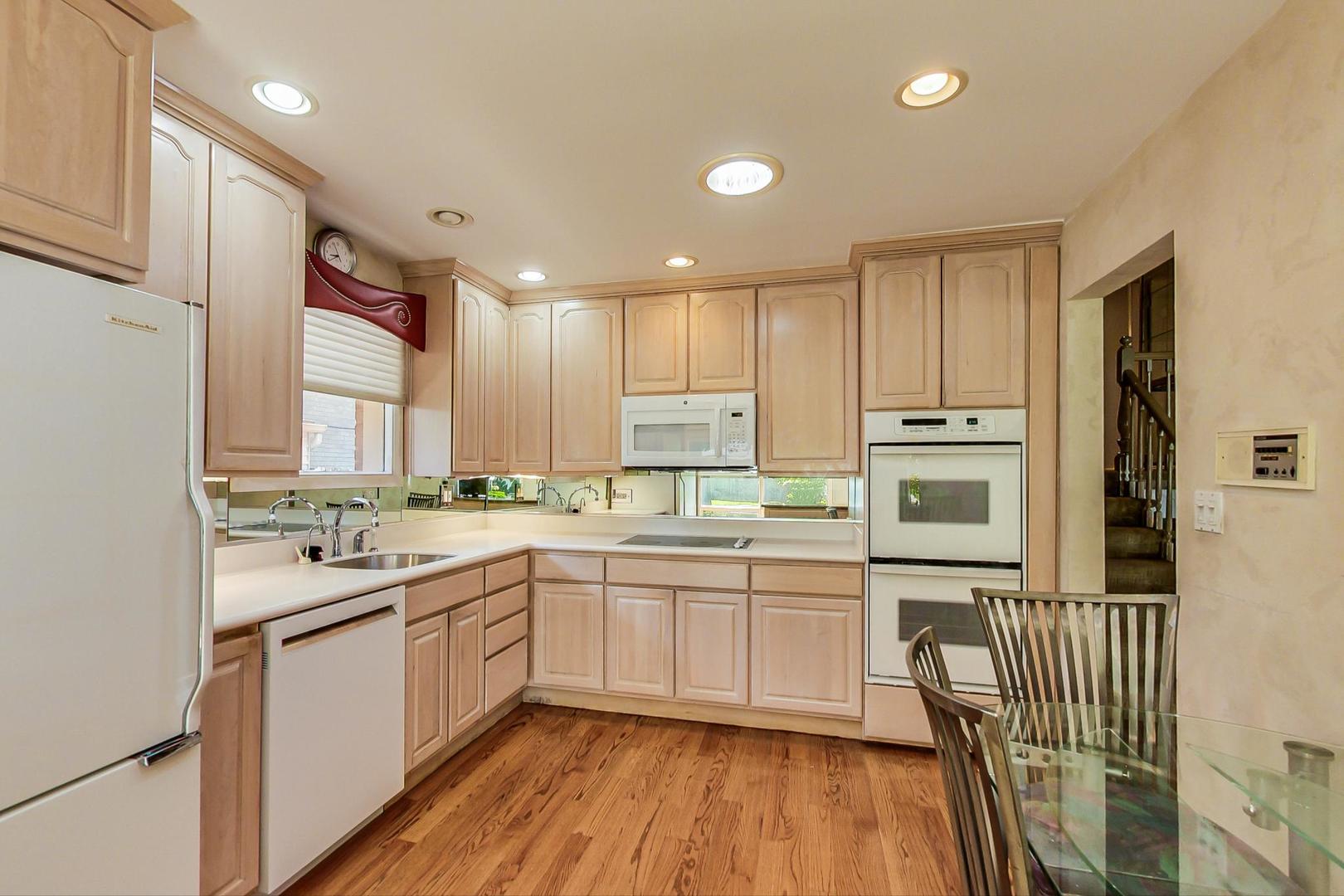 922 Leamington Avenue Glenview, IL 60025 - Photo 6 of 34