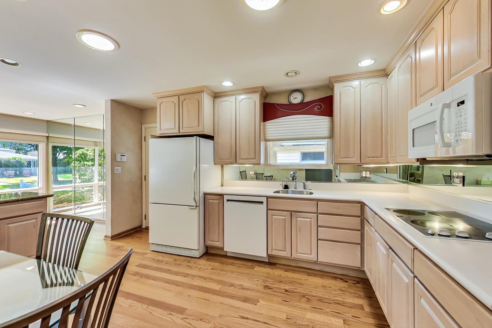 922 Leamington Avenue Glenview, IL 60025 - Photo 7 of 34