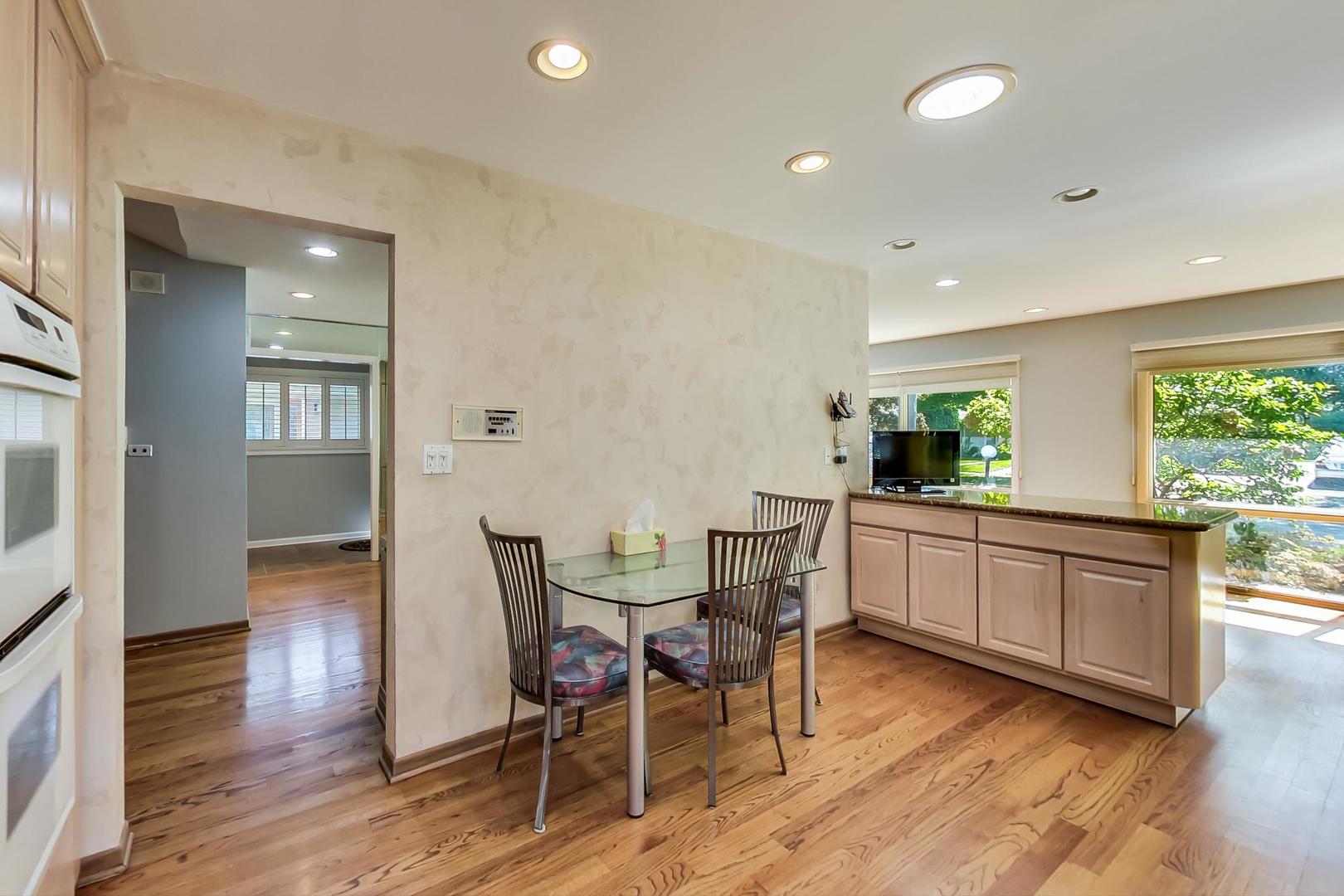 922 Leamington Avenue Glenview, IL 60025 - Photo 8 of 34