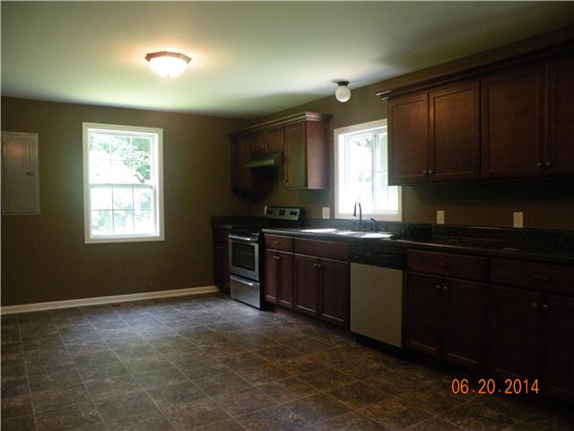 6047 McDaniels Road Springfield, TN 37172 - Photo 2 of 9 Kitchen