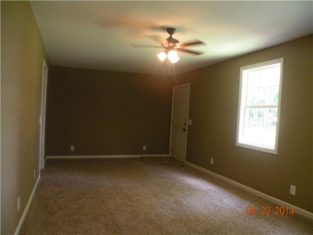 6047 McDaniels Road Springfield, TN 37172 - Photo 6 of 9 Living/dining Room