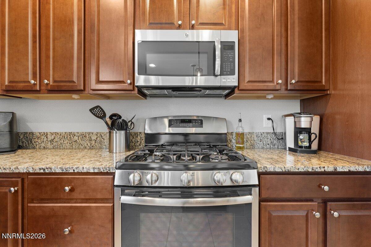 1825 Cholula Drive Reno, NV 89521 - Photo 8 of 26 1825 Cholula- kitchen stove