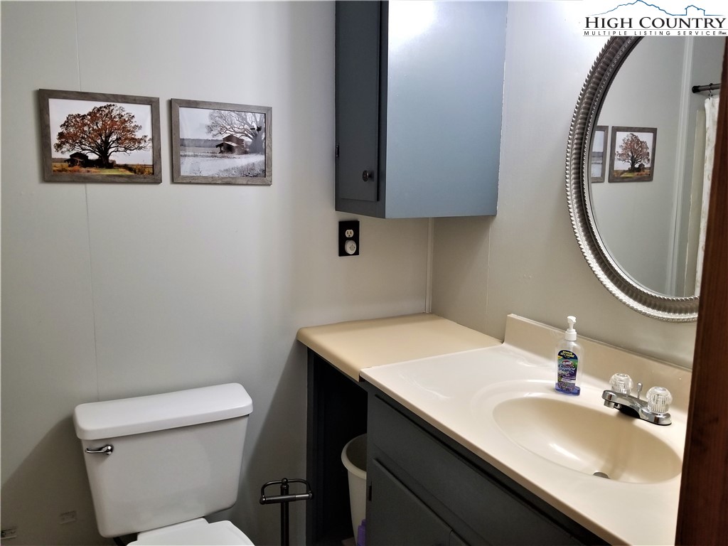 1009 Perry Road West Jefferson, NC 28694 - Photo 23 of 30 Gallery Image 23