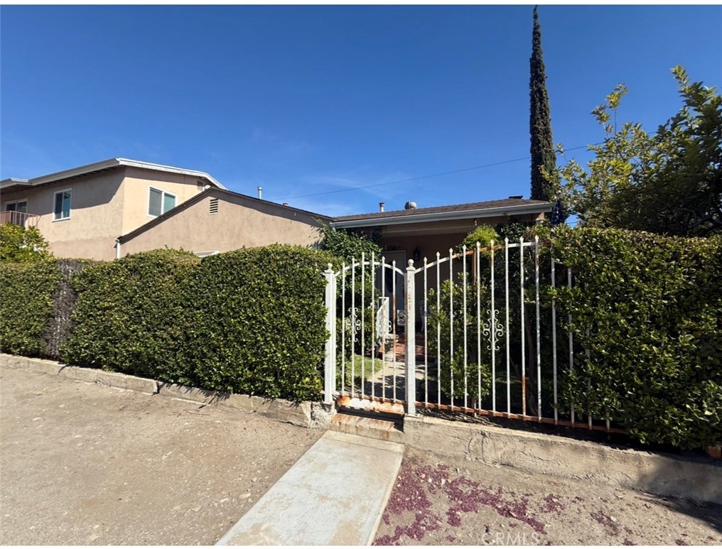 10322 Rincon Avenue Pacoima, CA 91331 - Photo 3 of 22