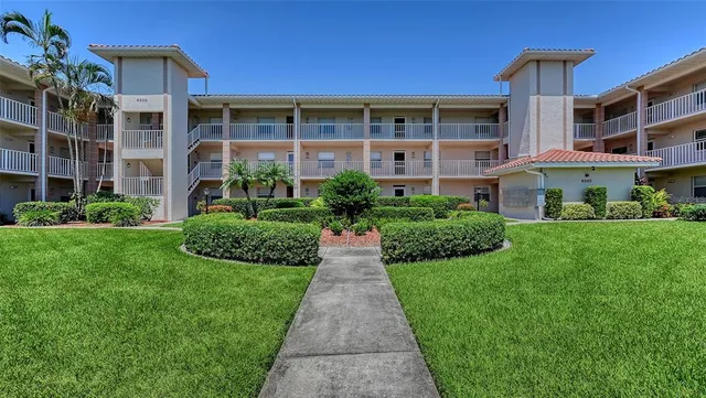 $2,100 | 6505 Stone River Road, Unit 209, Bradenton, FL 34203