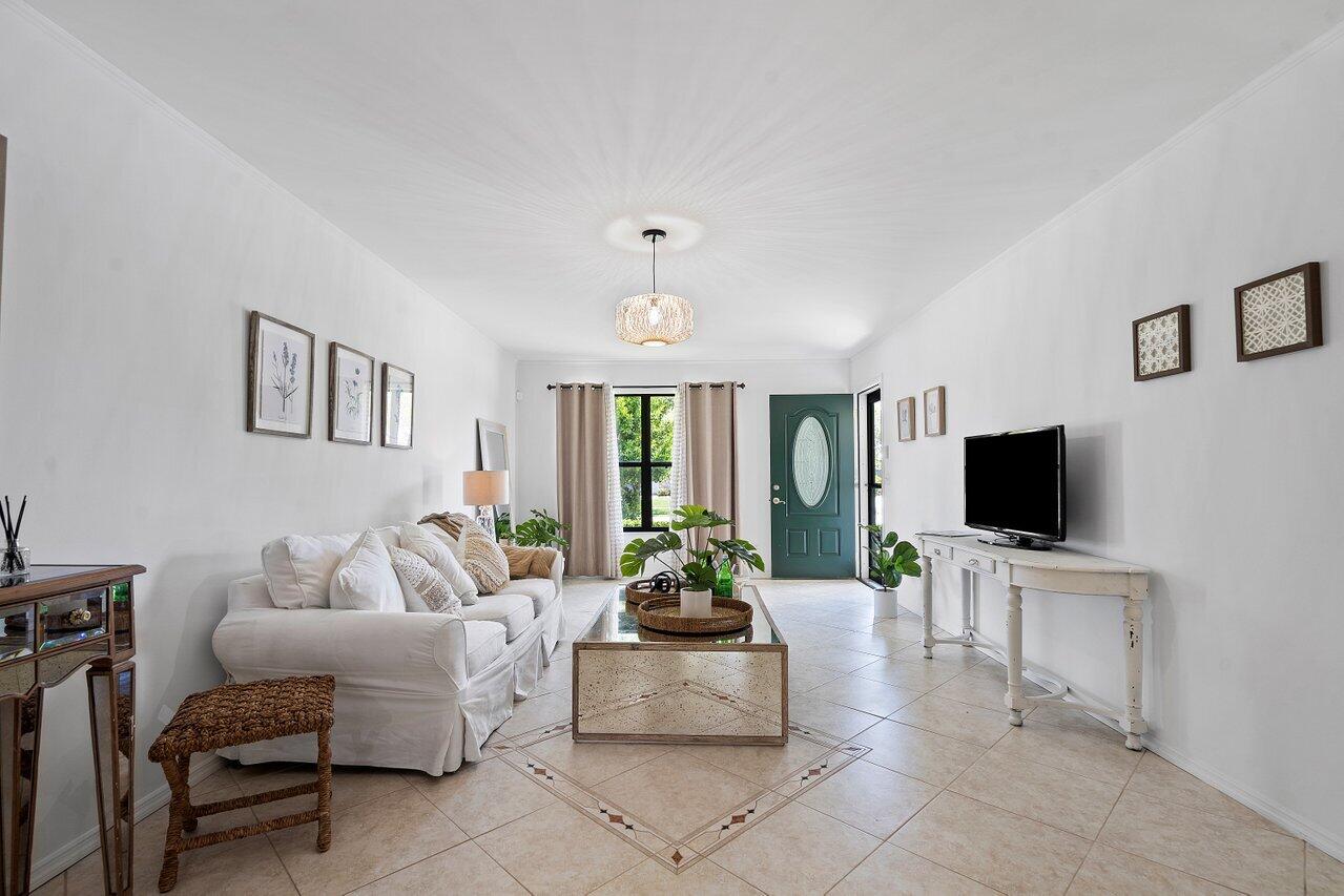 1369 Riverside Circle Wellington, FL 33414 - Photo 14 of 47 Living room