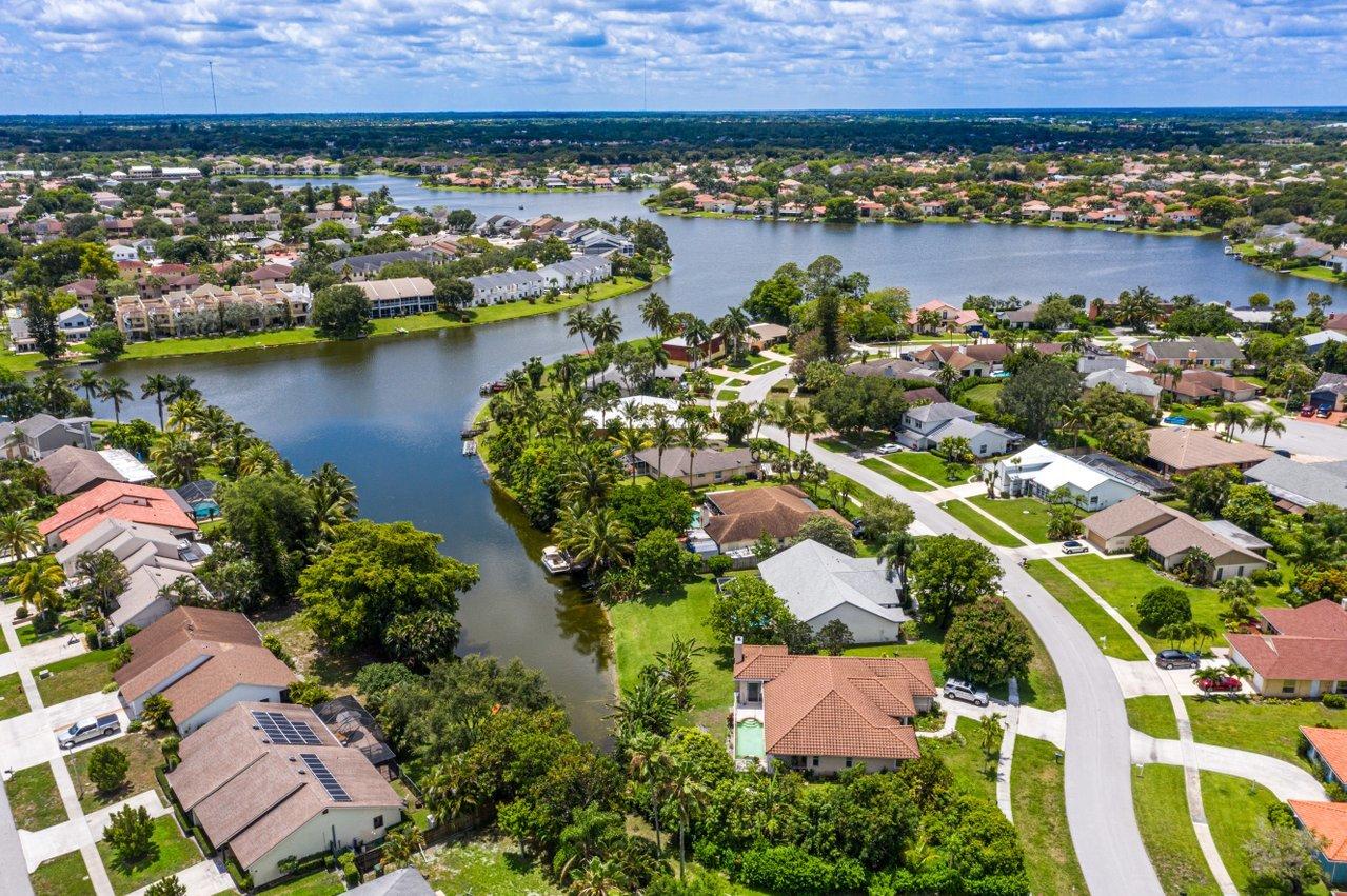 1369 Riverside Circle Wellington, FL 33414 - Photo 2 of 47 Waterfront