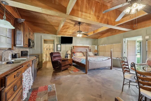 $1,350,000 | 4096 Farm To Market 1004, Kirbyville, TX 75956