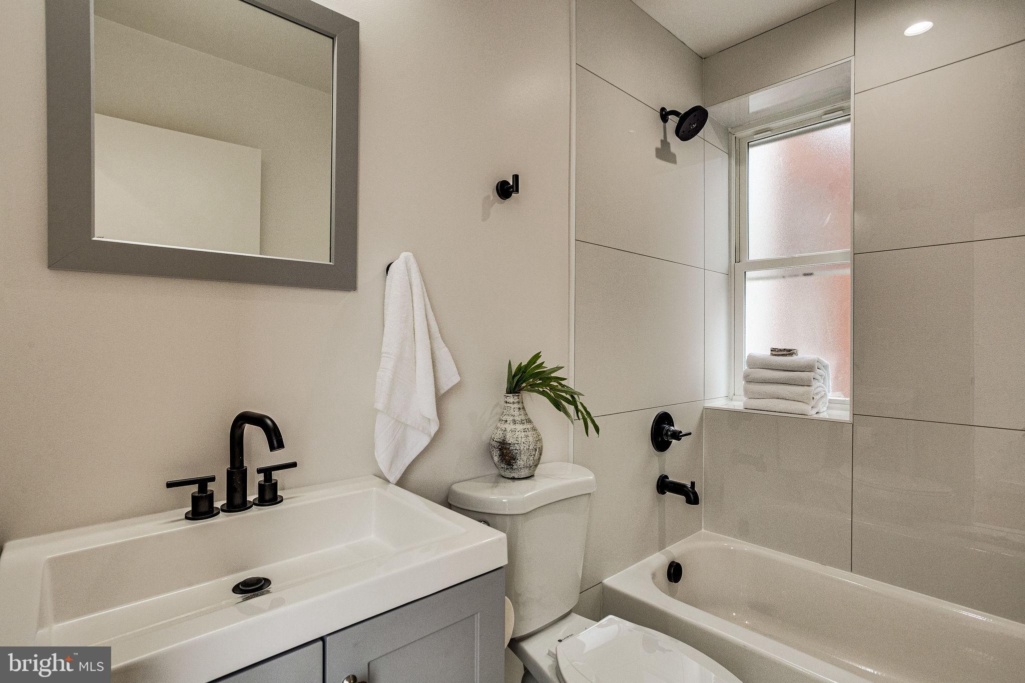 1258 Columbia Road Northwest, Unit 2 Washington, DC 20009 - Photo 32 of 61