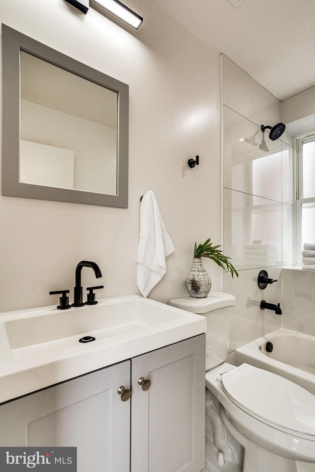 1258 Columbia Road Northwest, Unit 2 Washington, DC 20009 - Photo 33 of 61