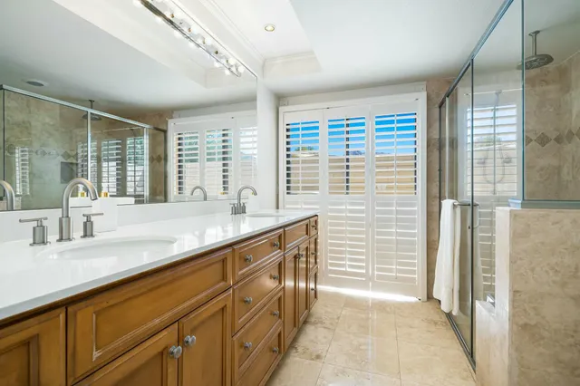 a view of livingroom with furniture and windows