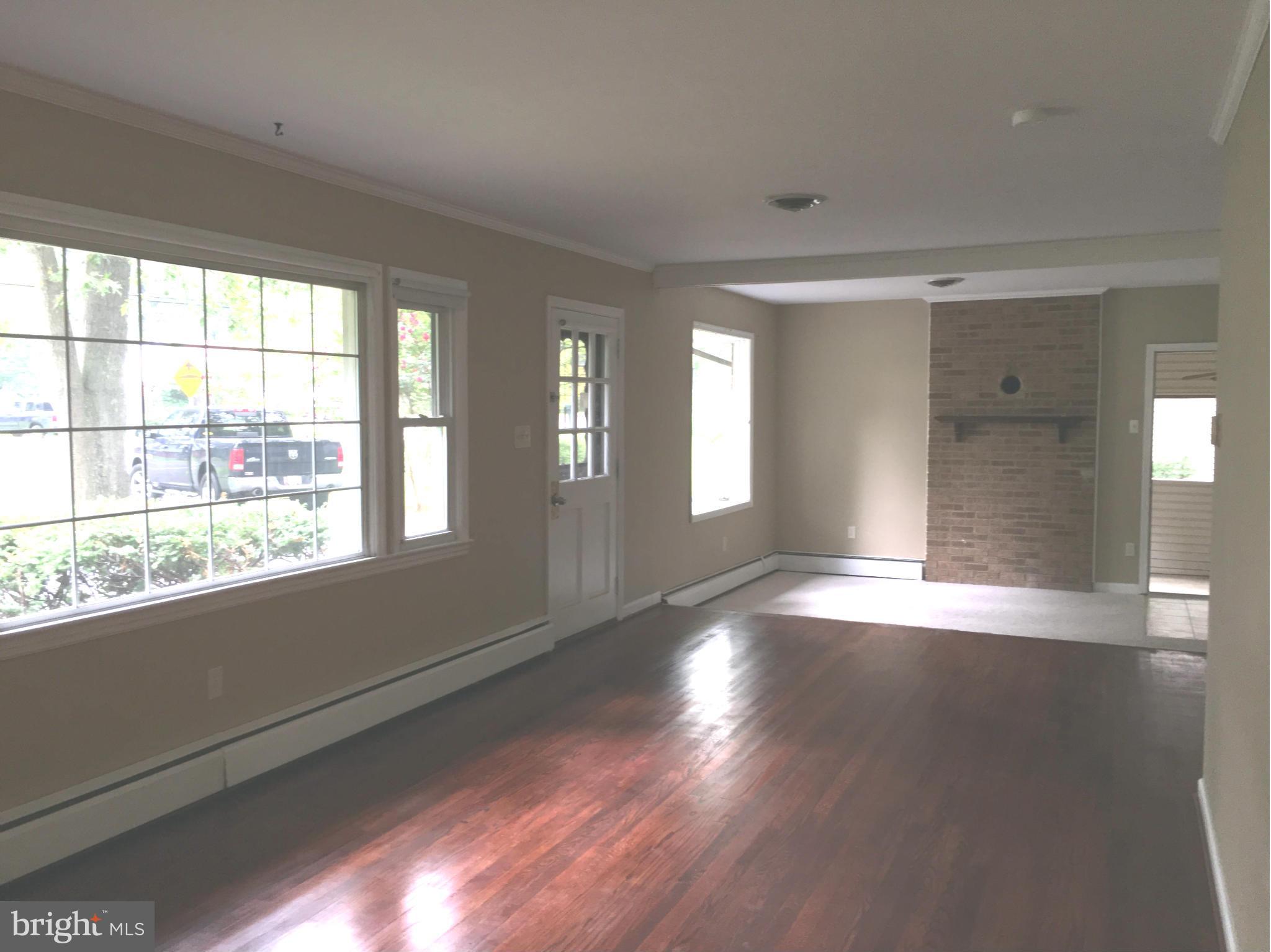 1515 Long Point Road Pasadena, MD 21122 - Photo 5 of 22 Living Room