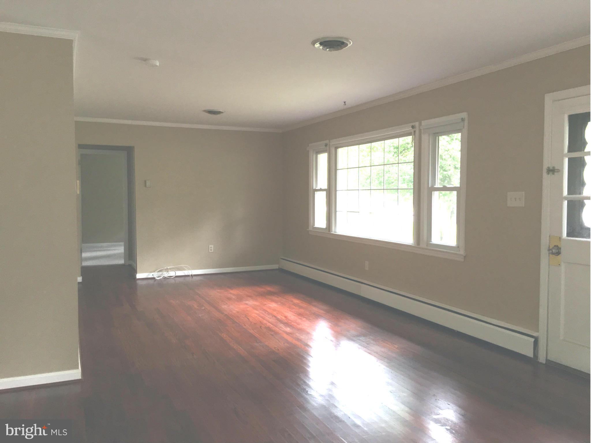 1515 Long Point Road Pasadena, MD 21122 - Photo 6 of 22 Living Room
