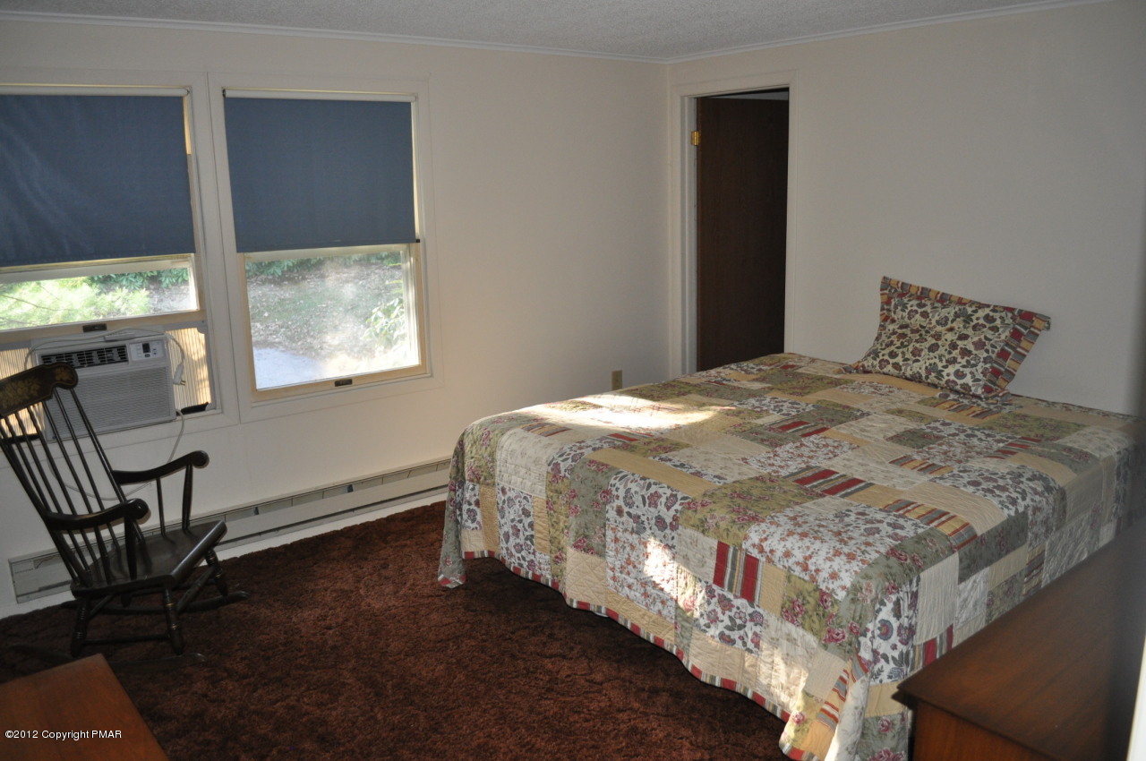 41 Trail Ridge Road Albrightsville, PA 18210 - Photo 8 of 20 Master bedroom
