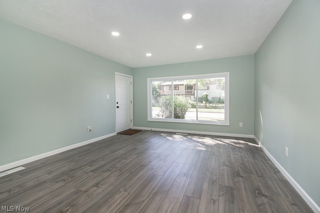 11343 Snow Road Parma Heights, OH 44130 - Photo 4 of 26
