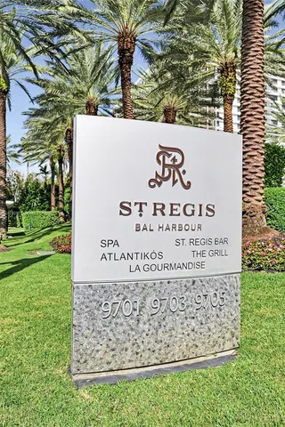 a sign on the side of the wall