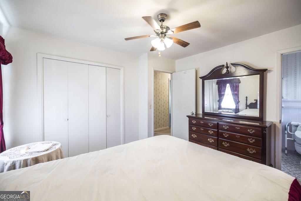 172 Old Eastman Road Cochran, GA 31014 - Photo 16 of 60 a bedroom with a bed and a dresser