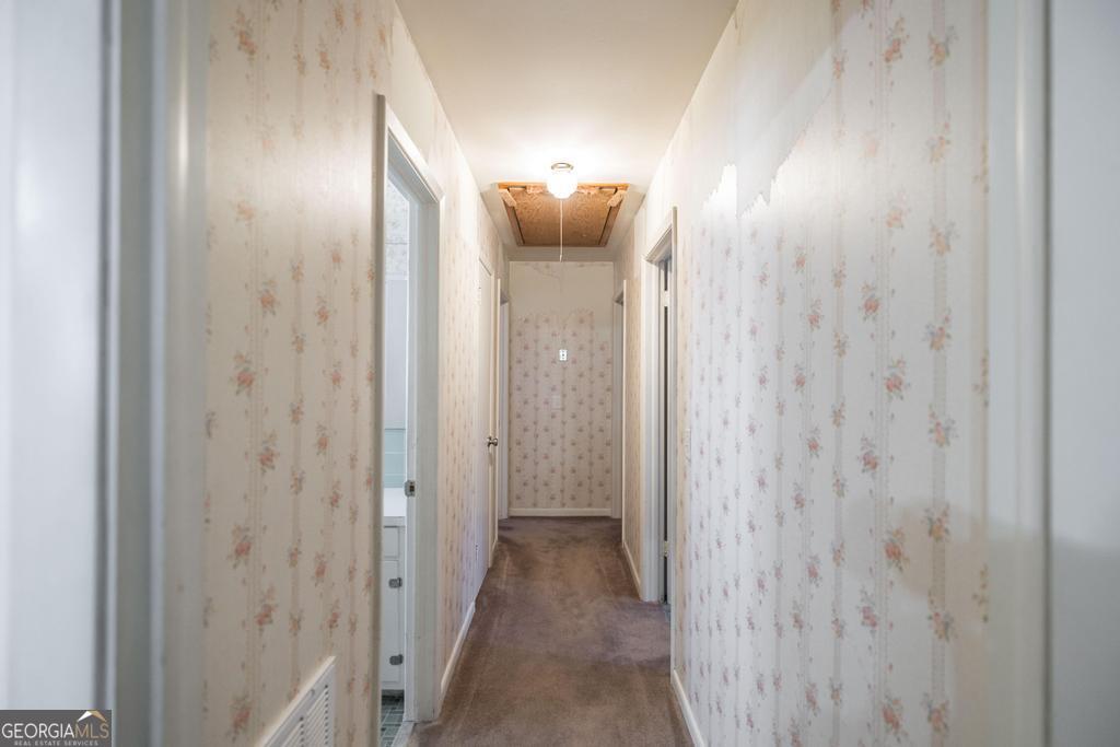 172 Old Eastman Road Cochran, GA 31014 - Photo 24 of 60 a view of hallway with wooden floor