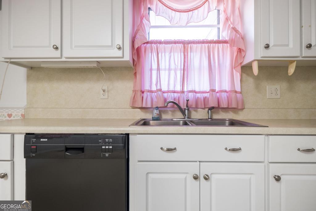 172 Old Eastman Road Cochran, GA 31014 - Photo 29 of 60 a kitchen with granite countertop a sink and a window