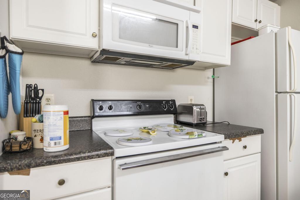 172 Old Eastman Road Cochran, GA 31014 - Photo 39 of 60 a kitchen with a sink a stove and cabinets