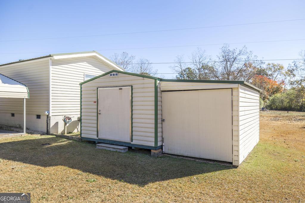 172 Old Eastman Road Cochran, GA 31014 - Photo 44 of 60 a front view of a house with a yard