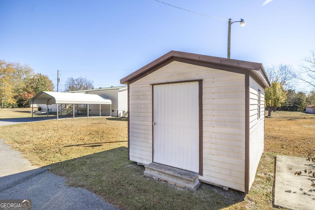 172 Old Eastman Road Cochran, GA 31014 - Photo 45 of 60 a front view of a house with a yard