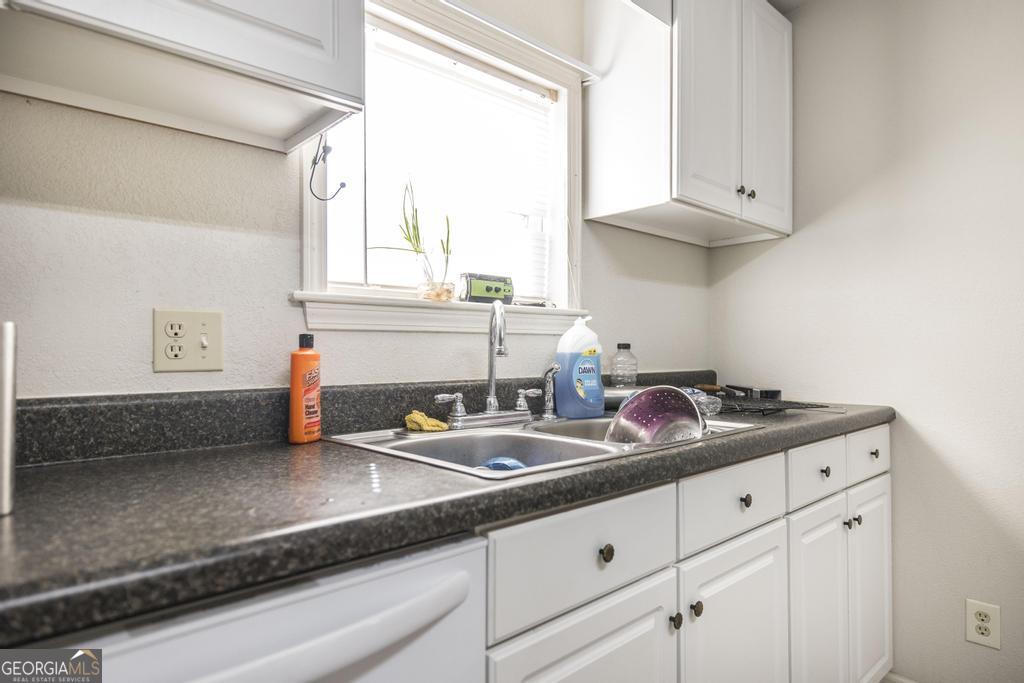 172 Old Eastman Road Cochran, GA 31014 - Photo 59 of 60 a kitchen with appliances a sink and a window