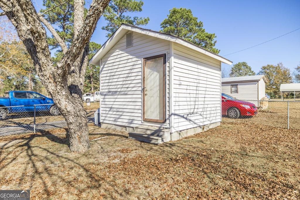 172 Old Eastman Road Cochran, GA 31014 - Photo 8 of 60 a view of a house with a yard and garage