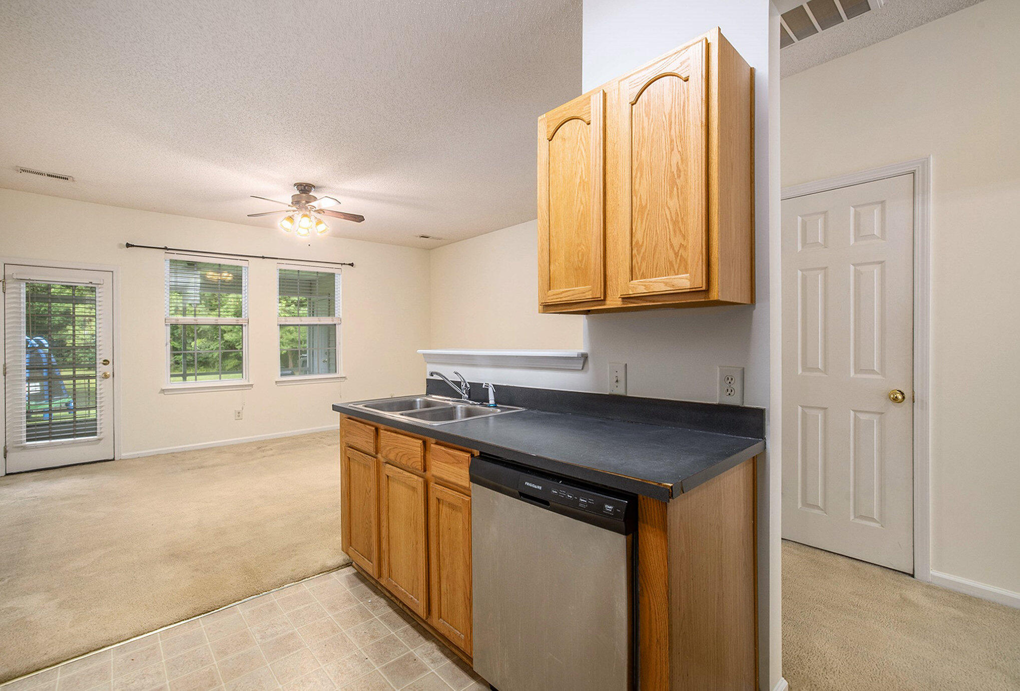 269 Brookshire Road Goose Creek, SC 29445 - Photo 9 of 26 012_604a9337