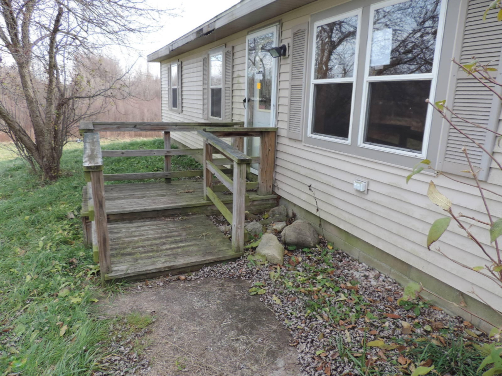 7780 Hagar Shore Road Coloma, MI 49038 - Photo 8 of 31 263-395817 FRONT SIDEWALK