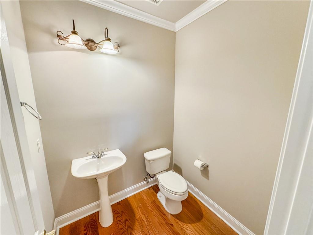 2000 Sterling Court Roswell, GA 30075 - Photo 9 of 45 a bathroom with a toilet a sink and mirror