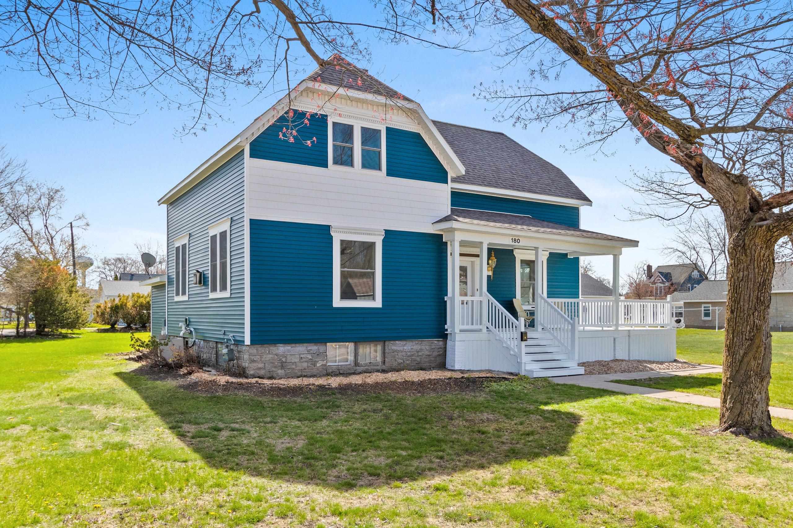 180 South Beebe Avenue Peshtigo, WI 54157 - Photo 3 of 48