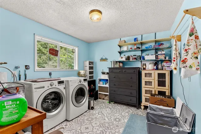 a view of a storage & utility room with washer and dryer
