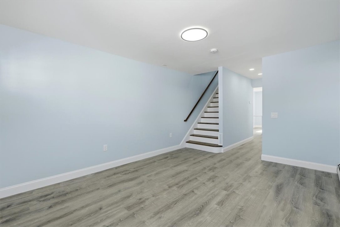 66 Glover Street Providence, RI 02908 - Photo 4 of 47