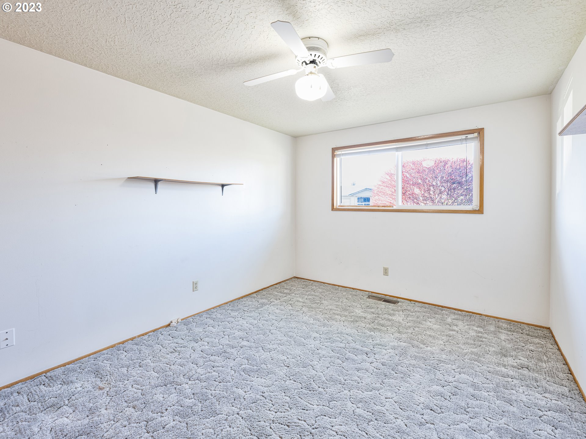 1652 Quinn Road Woodburn, OR 97071 - Photo 12 of 28 Primary Bedroom