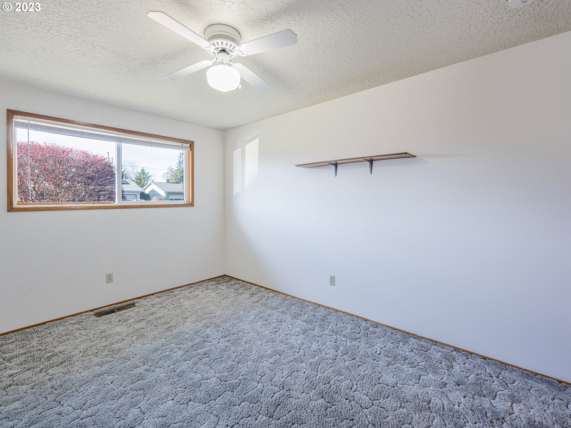 1652 Quinn Road Woodburn, OR 97071 - Photo 13 of 28 Primary Bedroom