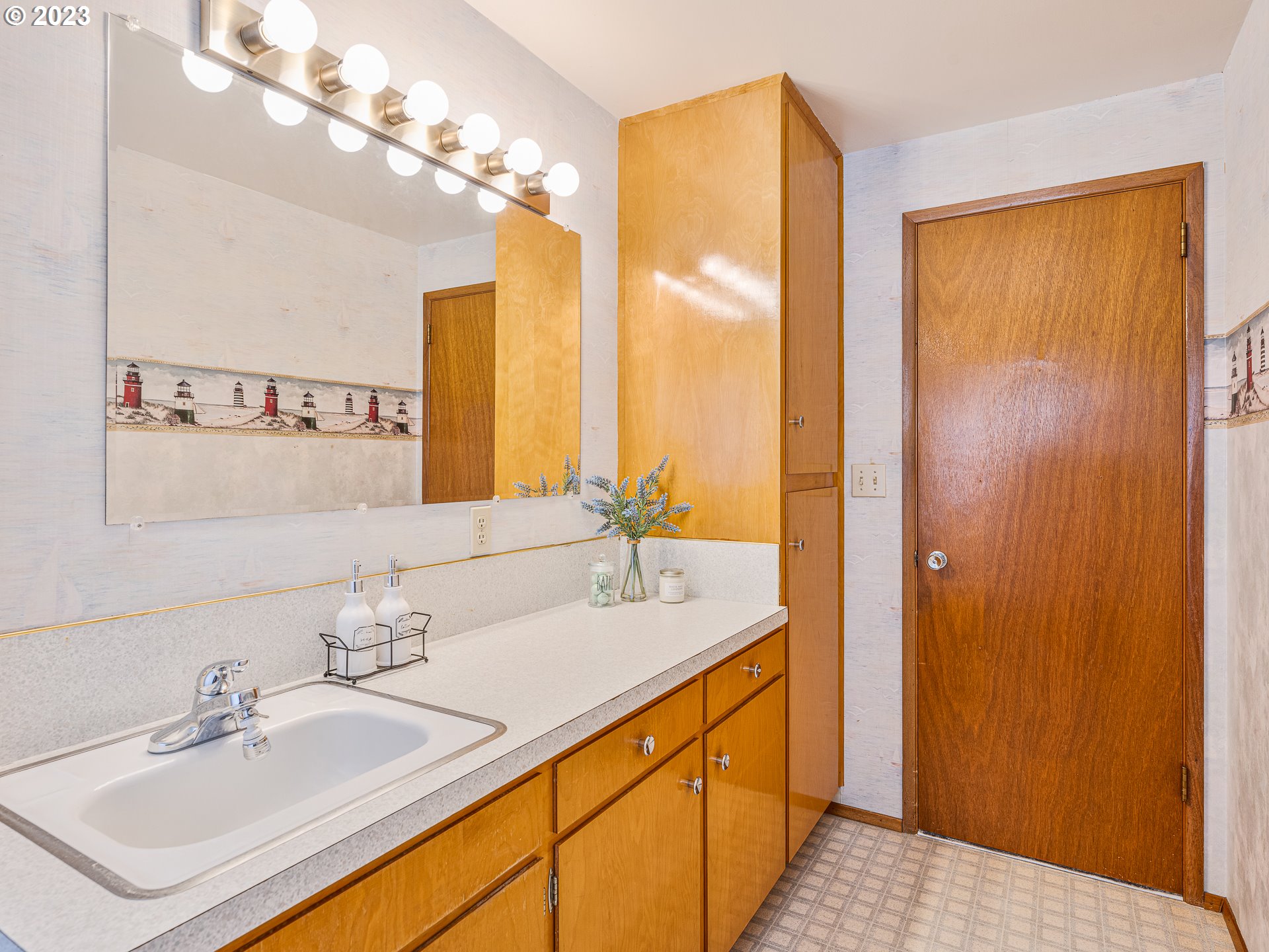 1652 Quinn Road Woodburn, OR 97071 - Photo 18 of 28 Bathroom