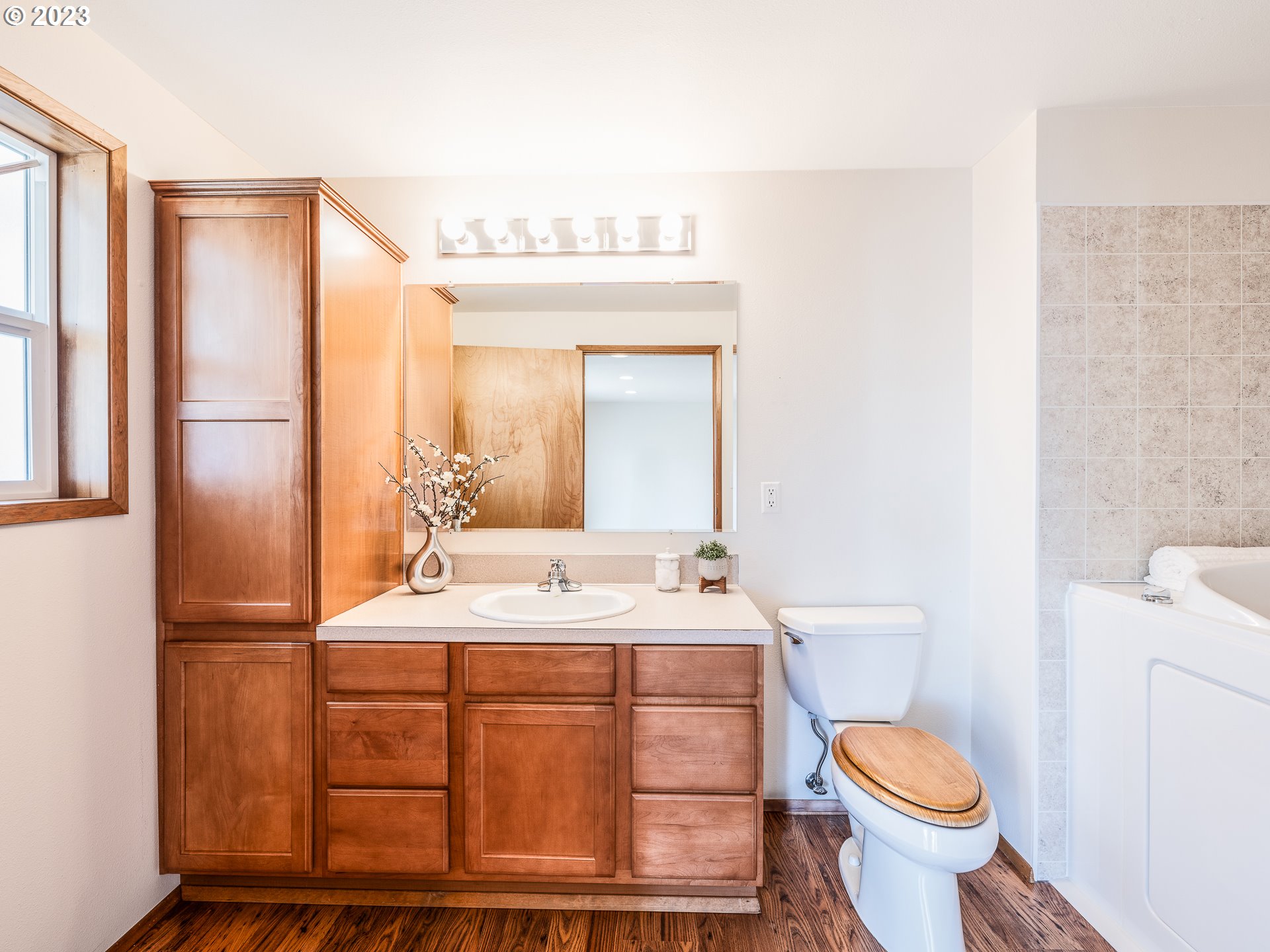 1652 Quinn Road Woodburn, OR 97071 - Photo 19 of 28 Bathroom