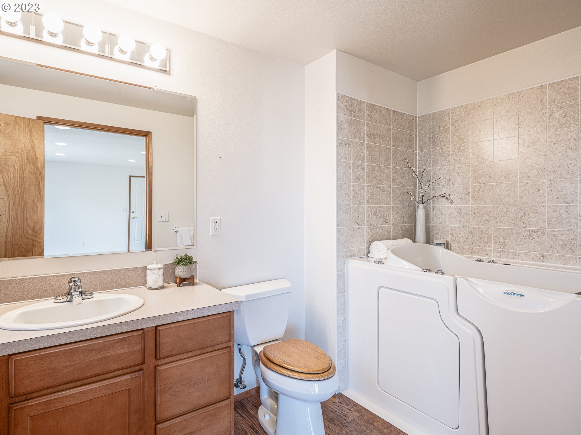 1652 Quinn Road Woodburn, OR 97071 - Photo 20 of 28 Bathroom
