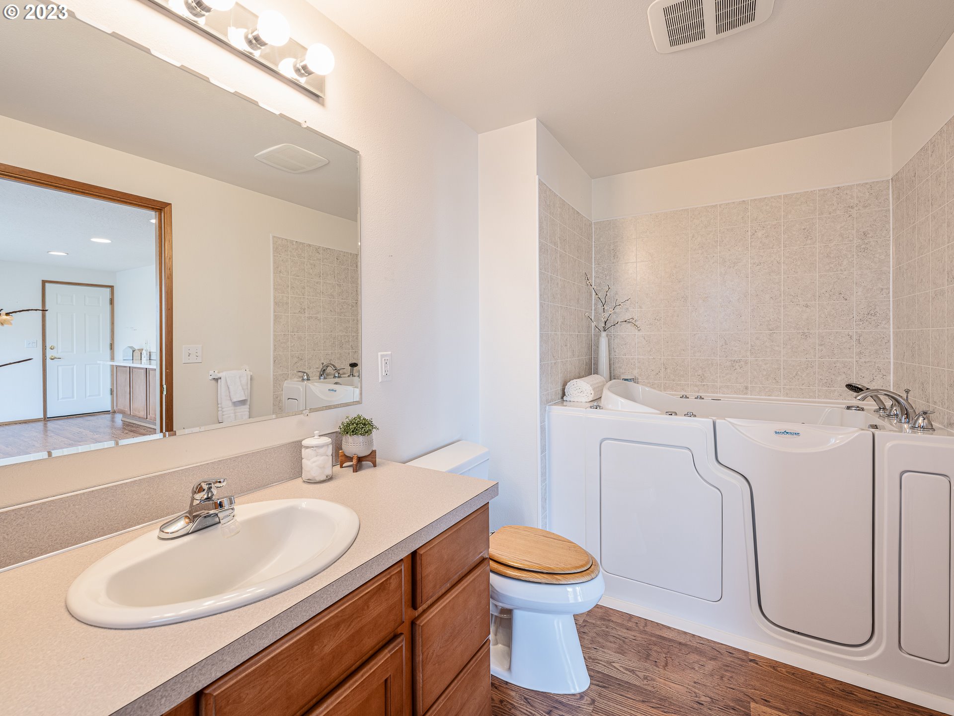 1652 Quinn Road Woodburn, OR 97071 - Photo 21 of 28 Bathroom